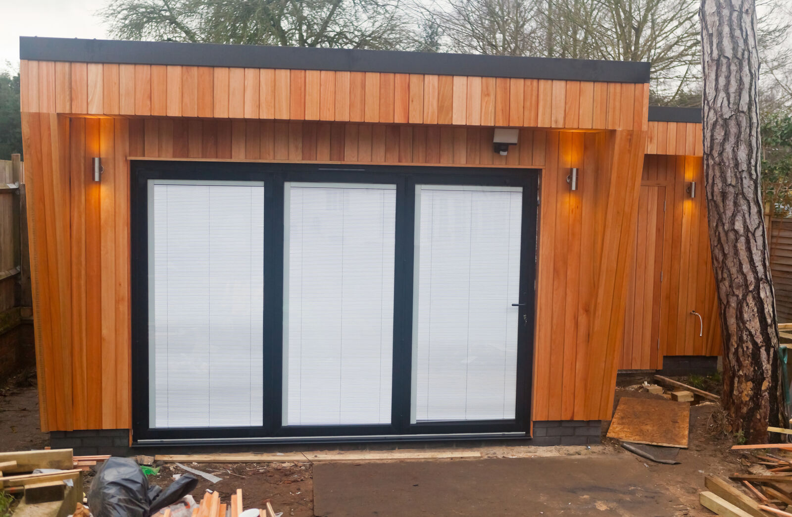 Poolhouse met houten gevelbekleding